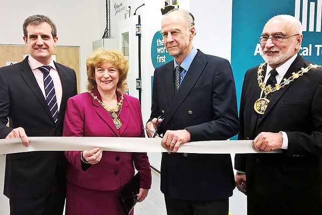 Sir Ranulph Fiennes visits Source BioScience to open research chamber